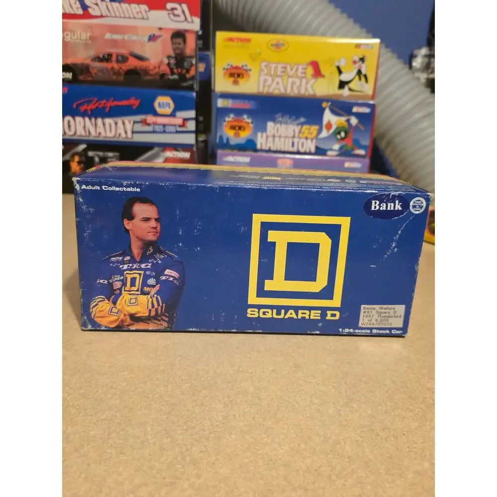 Kenny Wallace 81 Square D 1997 Thunderbird 1:24 Diecast Bank Nascar Action